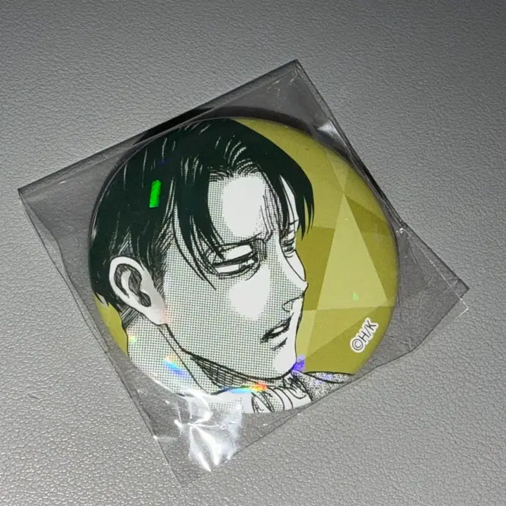 [BUNJANG] Attack on Titan Levi Pin Button &amp; Can Badge Set / 진격거 리바이 핀버튼 캔뱃지
