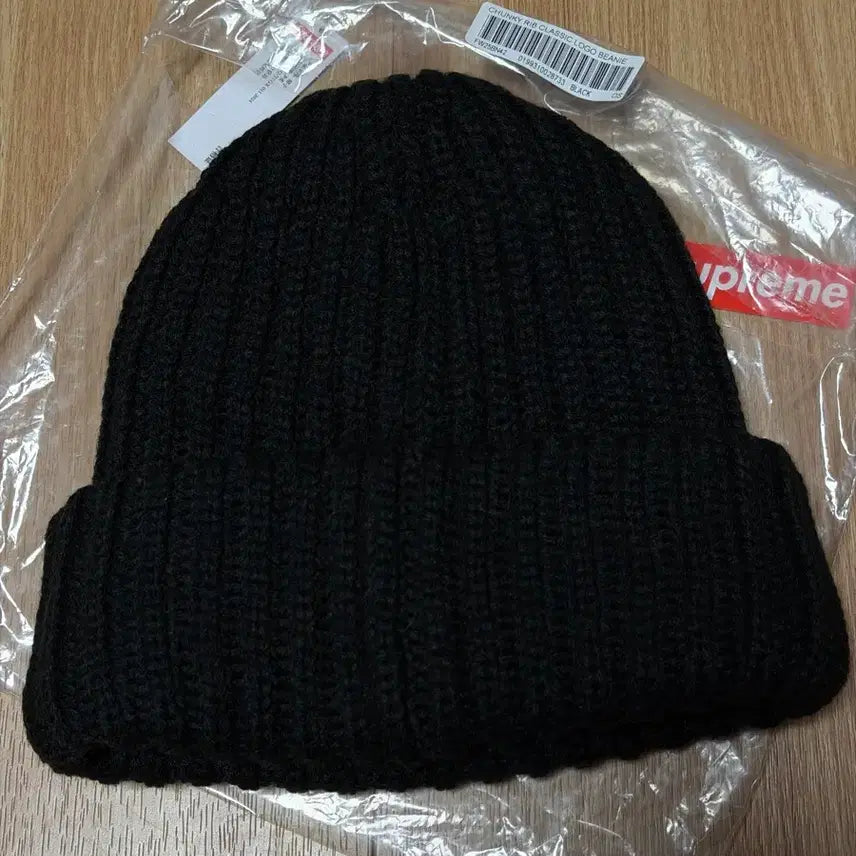 [BUNJANG] Supreme Chunky Rib Classic Logo Beanie Black / 슈프림 청키 립 클래식 로고 비니 블랙 - 25FW