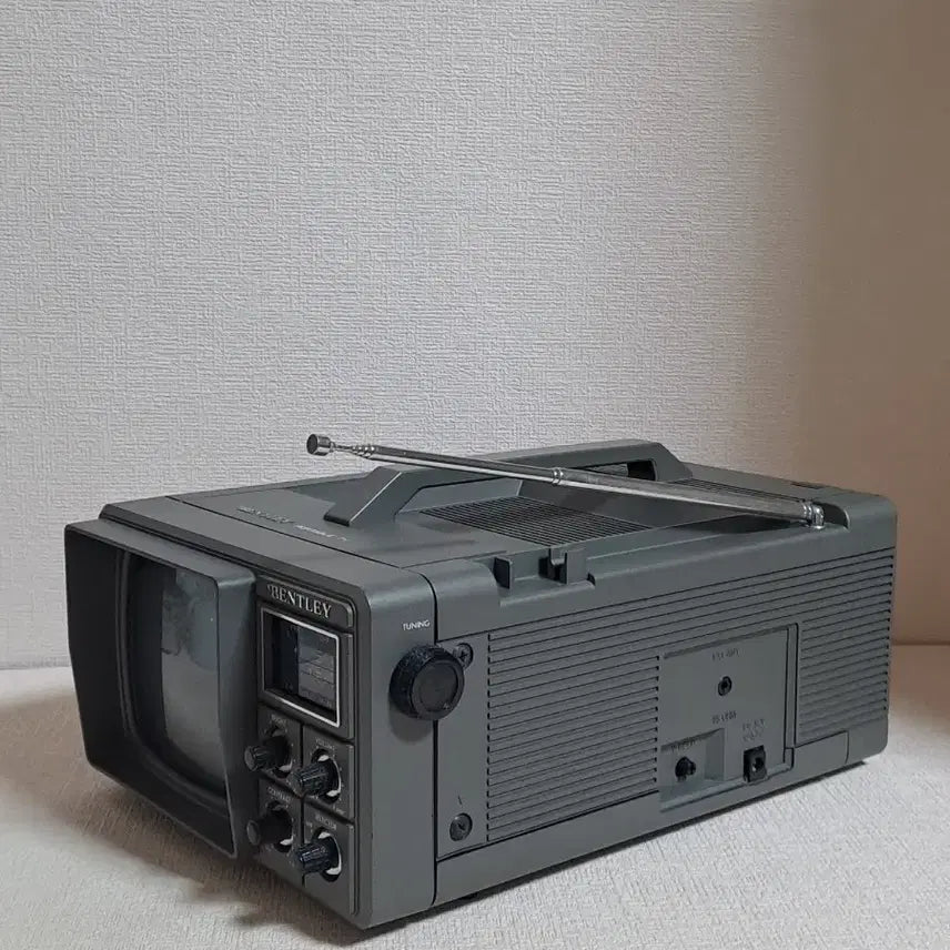 [BUNJANG] Retro Black and White Portable Television / 레트로 [ 흑백 텔레비전 ] 근대사 소형TV 인테리어 장식품