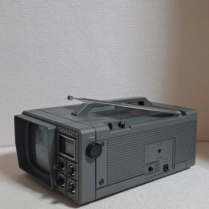 [BUNJANG] Retro Black and White Portable Television / 레트로 [ 흑백 텔레비전 ] 근대사 소형TV 인테리어 장식품