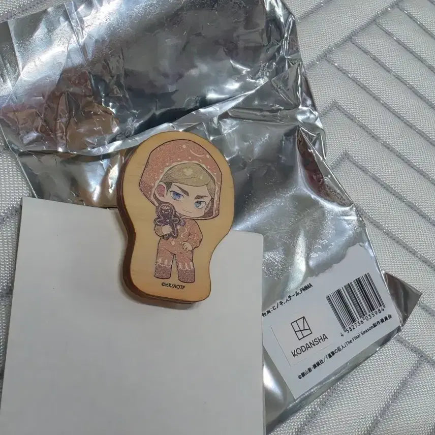 [BUNJANG] Attack on Titan Erwin Wooden Badge / [새상품] 진격의 거인 엘빈 트레이딩 목재 뱃지