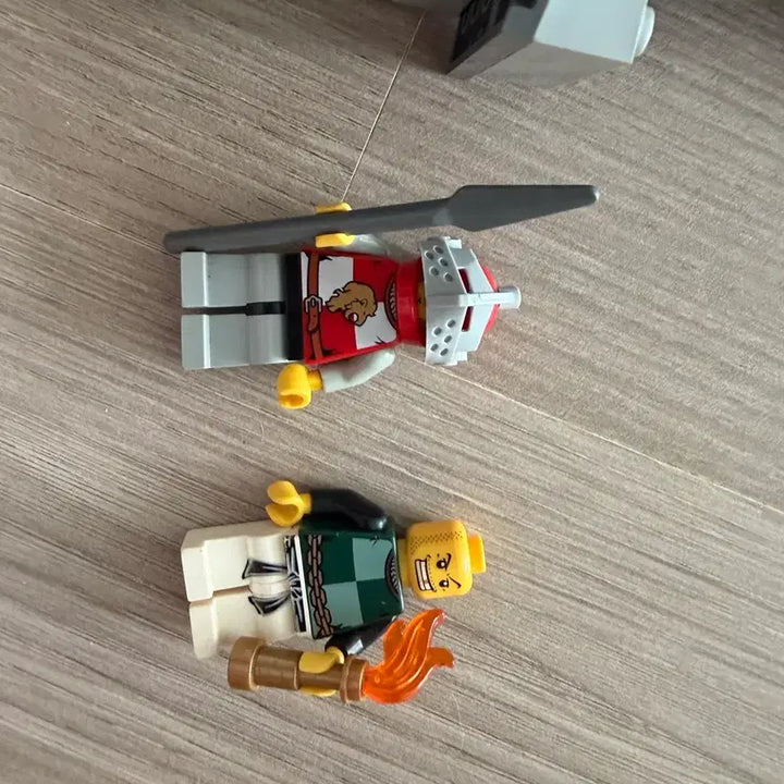 [BUNJANG] LEGO Castle Figures (2) + Bulk Parts / 레고 캐슬 피규어2개 + 벌크 일부