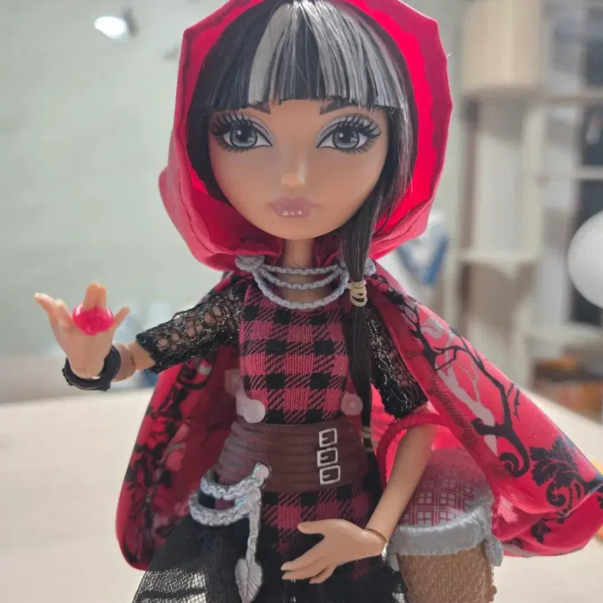 [BUNJANG] Ever After High Cerise Hood Ever Doll / 에버에프터하이 세리스후드 에버돌