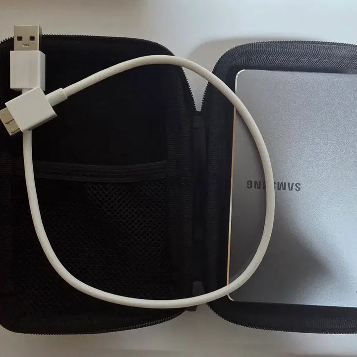 [BUNJANG] Samsung External Hard Drive Y3, J3 4TB (2 Units) / 삼성 외장하드 Y3,J3 4테라 2개 판매합니다 분할 가능 개당 11