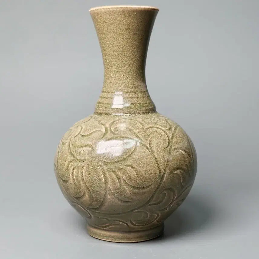 [BUNJANG] Yoju Kiln Celadon Vase with Engraved Vine Motifs, Tang Dynasty to Five Dynasties Period / [진품] 당대~오대 출토품 요주요과 음각 당초문 청자 병 중국도자기
