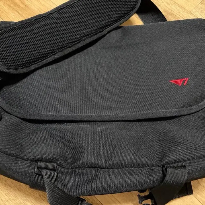 [BUNJANG] T1 Messenger Bag / T1 메신저백