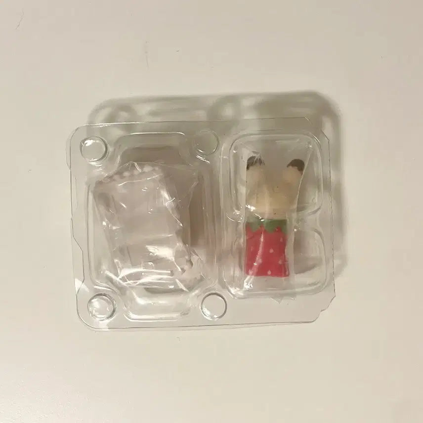 [BUNJANG] Sylvanian Families Dessert Party Blind Bag Strawberry Car / 실바니안 디저트 파티 블라인드백 딸기 자동차