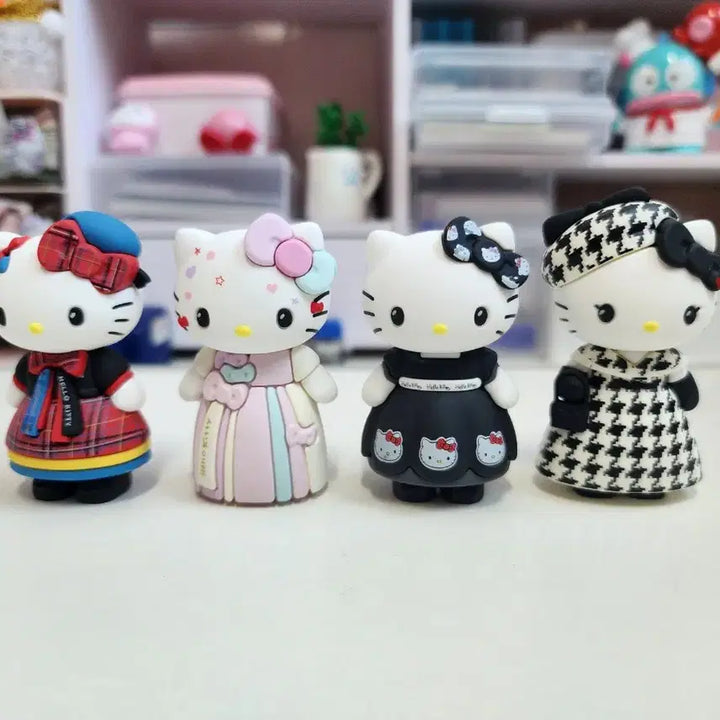 [BUNJANG] Hello Kitty 50th Anniversary Closet Figure Set (4 Types) / (새상품)헬로키티 50주년 클로젯 피규어 4종일괄