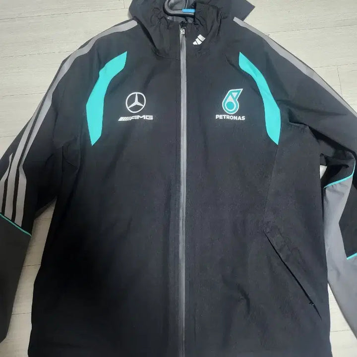 [BUNJANG] Mercedes-AMG Petronas Formula 1 Team Mechanic Rain Jacket XL / 급처) 아디다스 메르세데스 벤츠 F1  바람막이 레인 자켓