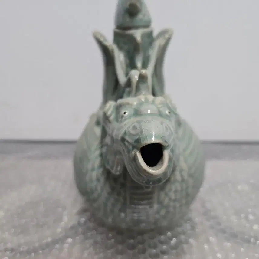 [BUNJANG] Songwolyo Kim Jong-ho Master Goryeo Celadon Dragon-shaped Teapot / 진품 송월요 김종호 명장 고려청자 어룡형 주전자 골동품