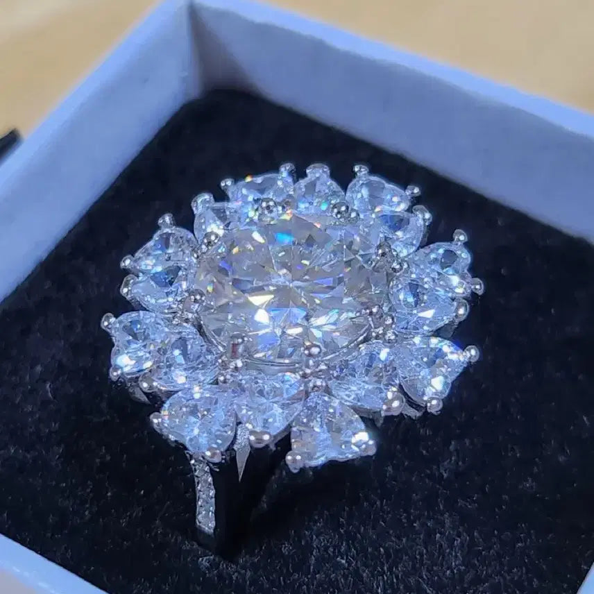 [BUNJANG] Moissanite 5 Carat Flower Ring Size 20 / 모이사나이트 5캐럿 플라워 반지 20호 U9 1/2 (새제품)