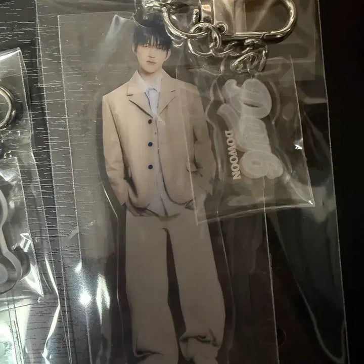 [BUNJANG] Day6 Japan MD Dowoon Figure Keyring + Acrylic Keyring Bundle / 데이식스 일본엠디 돈 피규어키링+아크릴키링 (원가이하판매)