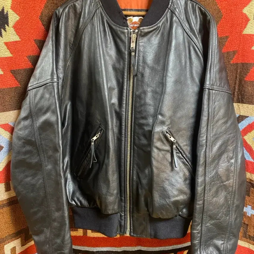 [BUNJANG] Harley-Davidson Vintage Embossed Logo Leather Bomber Jacket - L / 빈티지 할리데이비슨 봄버 가죽자켓 L