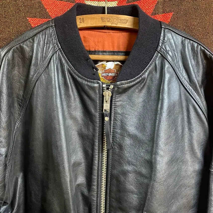 [BUNJANG] Harley-Davidson Vintage Embossed Logo Leather Bomber Jacket - L / 빈티지 할리데이비슨 봄버 가죽자켓 L