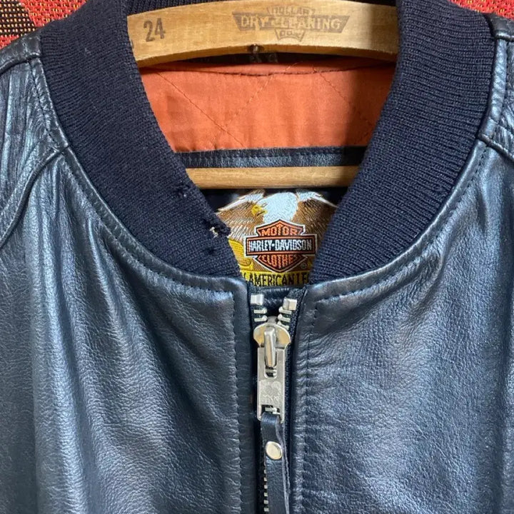 [BUNJANG] Harley-Davidson Vintage Embossed Logo Leather Bomber Jacket - L / 빈티지 할리데이비슨 봄버 가죽자켓 L