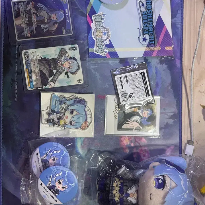 [BUNJANG] Hoshimachi Suisei 6th Anniversary Doll, Photocard, and Can Badge Bundle Set / 호시마치스이세이 굿즈 통처분 급처