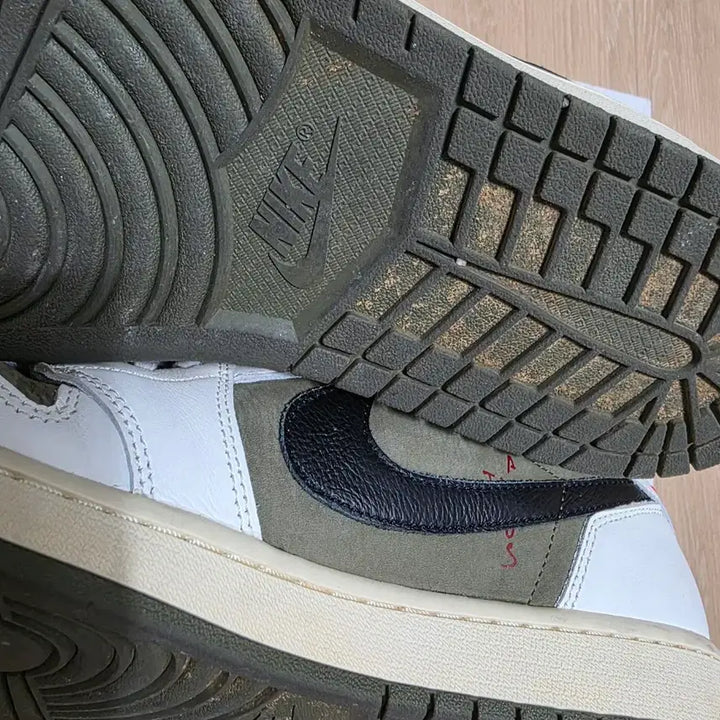 [BUNJANG] Travis Scott x Air Jordan 1 Low OG Reverse Olive / [300]스캇x에어조던1 리버스올리브