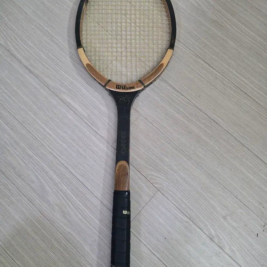[BUNJANG] Vintage Wooden Tennis Racket - Collectible &amp; Interior Prop / 빈티지 우드 테니스라켓 수집 인테리어 소품