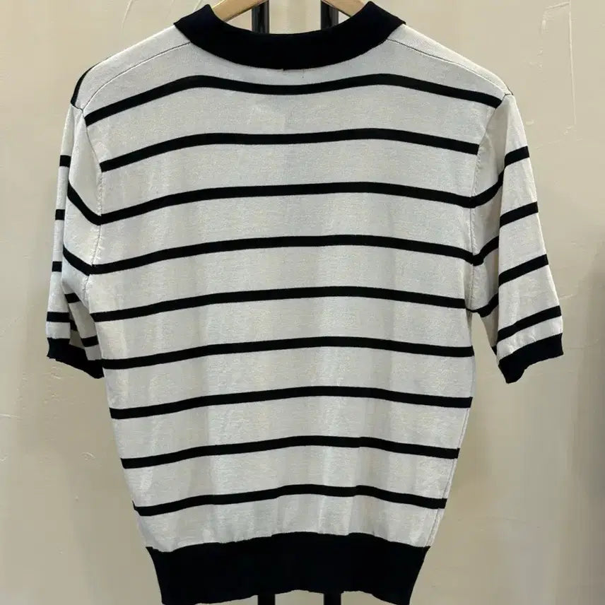 [BUNJANG] The Izzat Short Sleeve Knit Top / 더아이잗 반팔니트