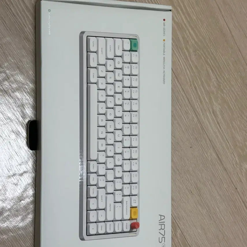 [BUNJANG] Nuphy AIR75 V3 Keyboard White (Nano Red Switch) / 누오키 AIR75 V3 키보드 화이트(나노 적축)