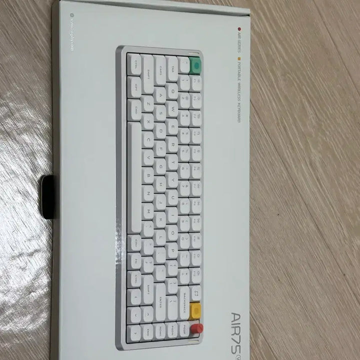 [BUNJANG] Nuphy AIR75 V3 Keyboard White (Nano Red Switch) / 누오키 AIR75 V3 키보드 화이트(나노 적축)