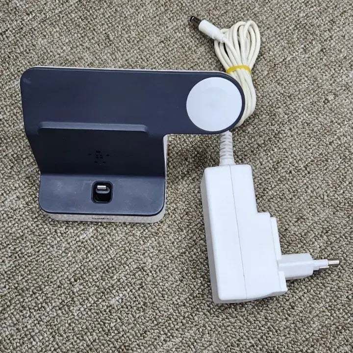 [BUNJANG] Belkin 2-in-1 iPhone + Apple Watch Charging Dock / 벨킨 아이폰 애플워치 충전독 2in1 충전기 판매합니다.