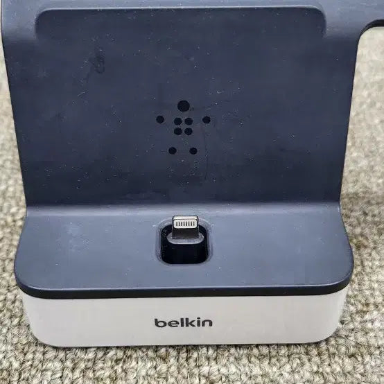 [BUNJANG] Belkin 2-in-1 iPhone + Apple Watch Charging Dock / 벨킨 아이폰 애플워치 충전독 2in1 충전기 판매합니다.