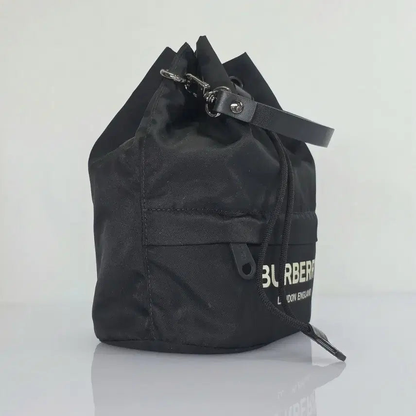 [BUNJANG] Burberry Logo Phoebe Pouch / 버버리 로고 블랙 포이베 파우치