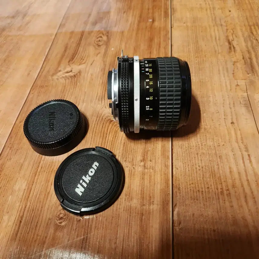 [BUNJANG] Nikon NIKKOR MF 85mm f/2 Manual Focus Lens with Lens Caps and Box / 니콘 NIKKOR mf85mm f/2 렌즈