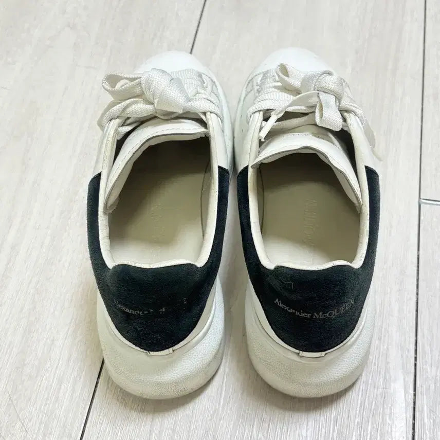 [BUNJANG] Alexander McQueen Oversized Sneaker White Black Heel US 35 / 알렉산더 맥퀸 오버솔 스니커즈 us 35