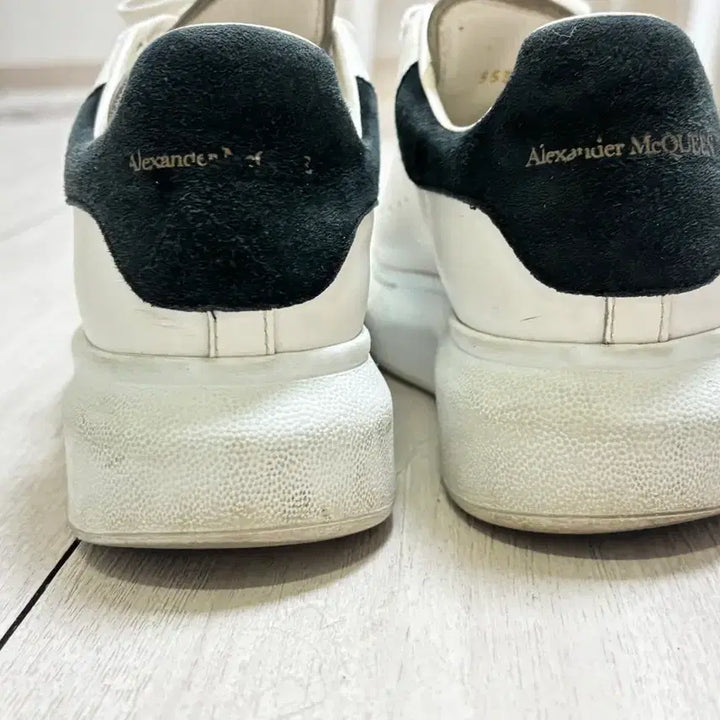[BUNJANG] Alexander McQueen Oversized Sneaker White Black Heel US 35 / 알렉산더 맥퀸 오버솔 스니커즈 us 35