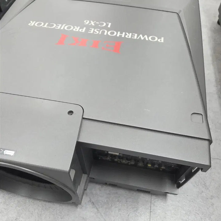 [BUNJANG] EIKI LC-X6 6500 ANSI Lumens 3LCD Projector / 6500안시 에이키 LC-X6 중고 빔프로젝터