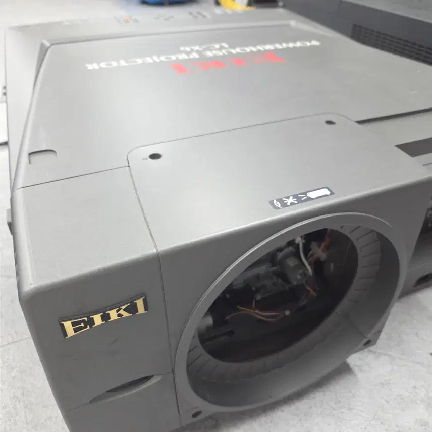 [BUNJANG] EIKI LC-X6 6500 ANSI Lumens 3LCD Projector / 6500안시 에이키 LC-X6 중고 빔프로젝터