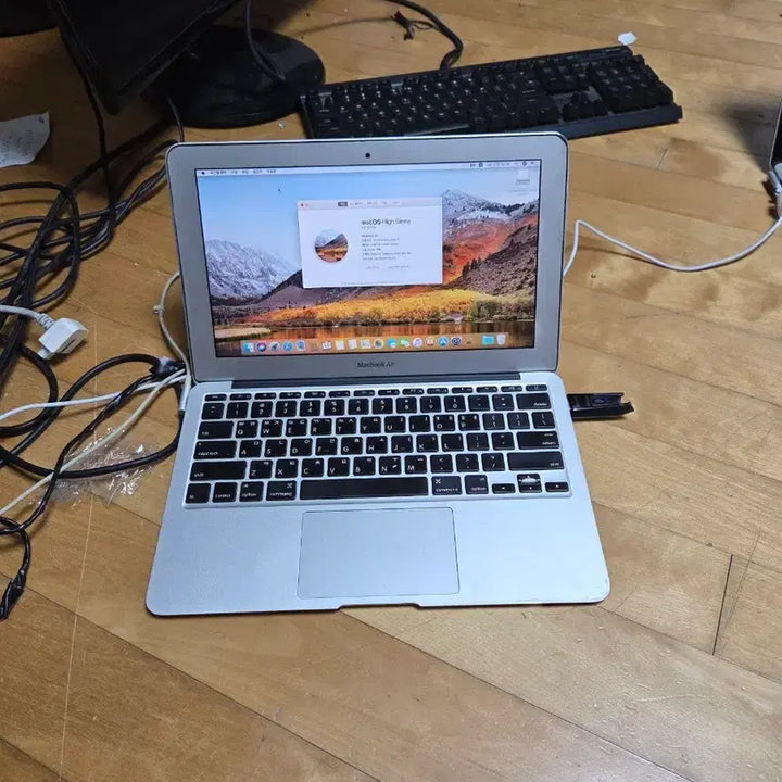 [BUNJANG] Apple MacBook Air 2011 11.6" - Refurbished / 맥북에어 2011 11.6"인치 팝니다