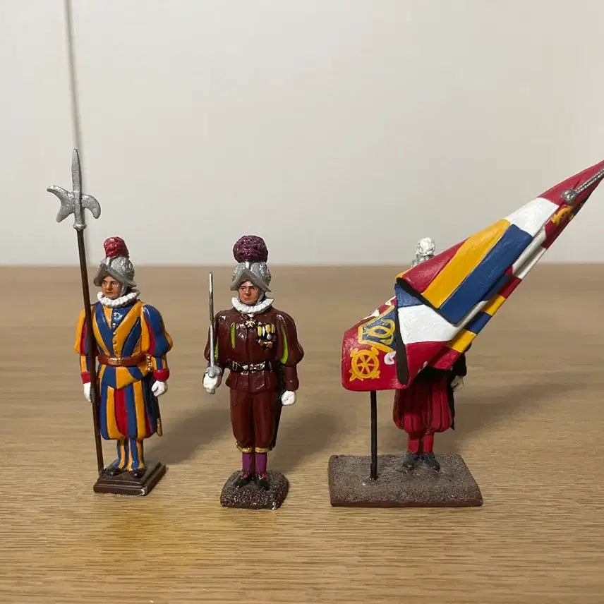[BUNJANG] Vatican Swiss Guard Figure Set (4 Types) / 바티칸 스위스 근위대 피규어 4종 세트
