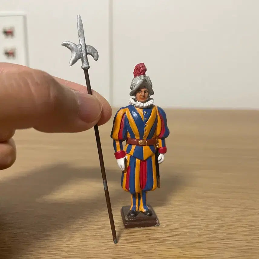 [BUNJANG] Vatican Swiss Guard Figure Set (4 Types) / 바티칸 스위스 근위대 피규어 4종 세트