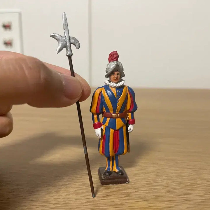 [BUNJANG] Vatican Swiss Guard Figure Set (4 Types) / 바티칸 스위스 근위대 피규어 4종 세트