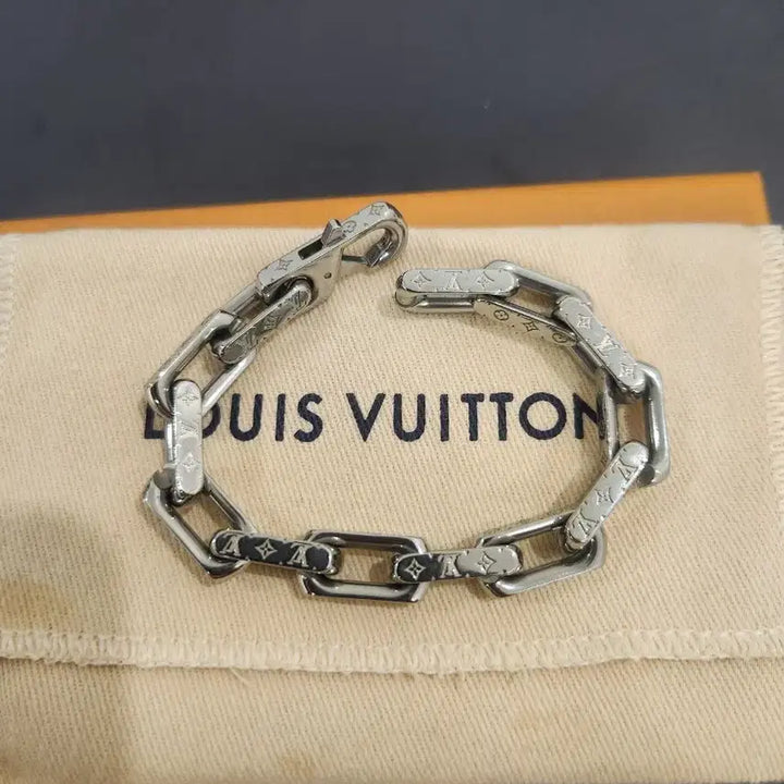 [BUNJANG] Louis Vuitton Bracelet Size M M00308 / 루이비통팔찌 M사이즈 M00308 새상품급