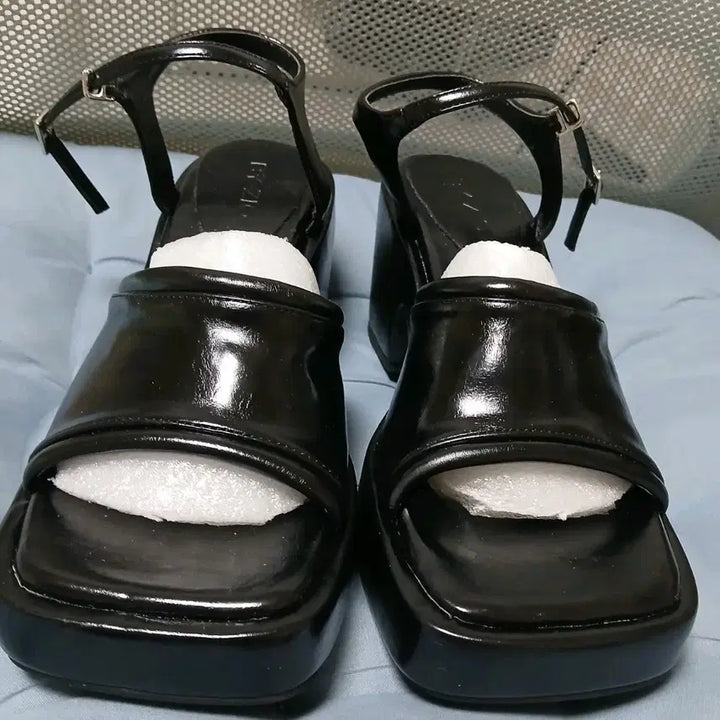 [BUNJANG] Black Strappy Comfortable Stylish Sandals / 블랙 샌들 새상품