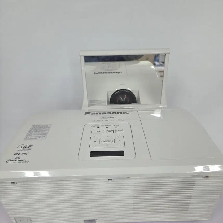 [BUNJANG] Panasonic Ultra Short Throw Projector PT-CW330EA / 파나소닉 초단초점 프로젝터 PT-CW330EA 저렴하게 놓아요