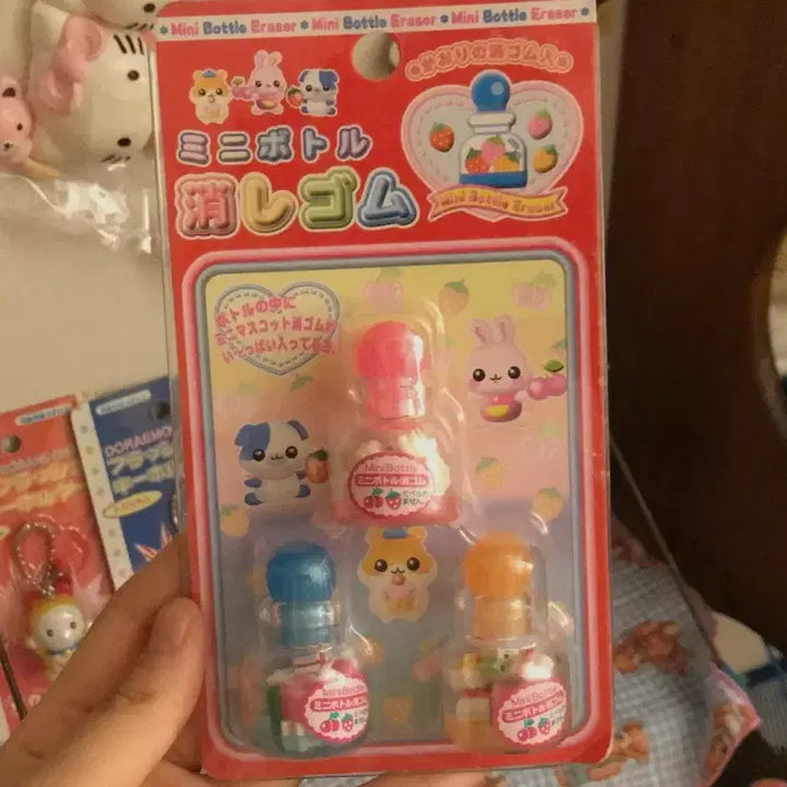 [BUNJANG] Sanrio Hello Kitty Mini Eraser (Sealed) / 쇼와레트로 고전 일본 미니 지우개 비즈 미개봉새상품 키티 똥사이즈 초소형