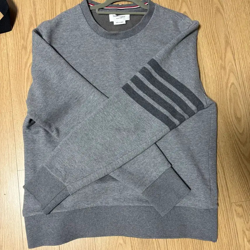 [BUNJANG] Thom Browne Crewneck Sweatshirt Grey / 톰브라운 맨투맨 그레이