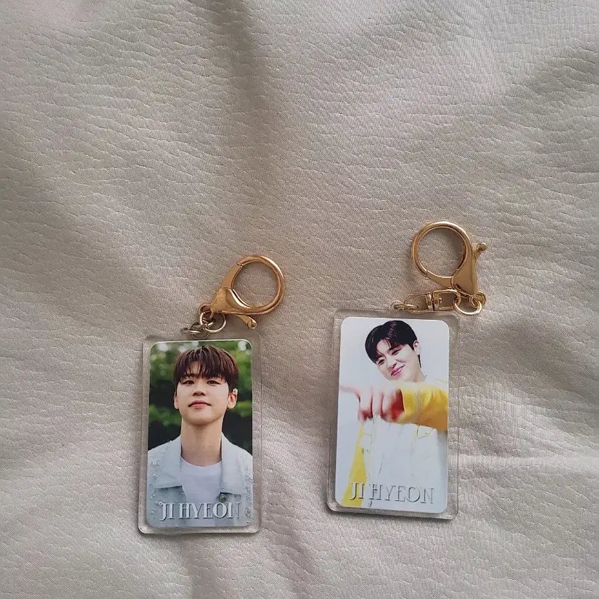 [BUNJANG] Park Ji-hyun Double-Sided Keyring / 박지현 양면키링 굿즈
