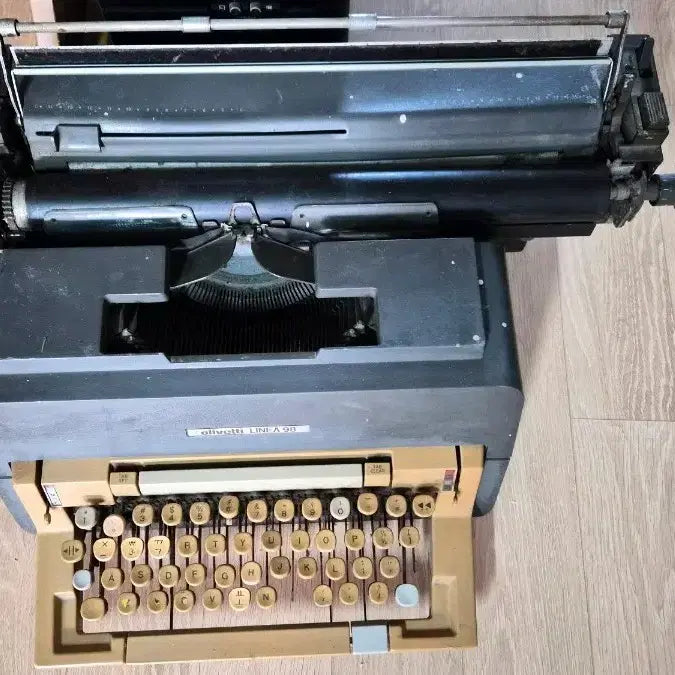 [BUNJANG] Olivetti Lettera 90 Typewriter / 이탈리아 올리베티 타자기