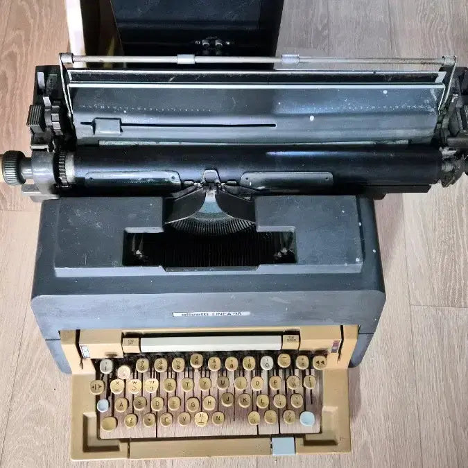 [BUNJANG] Olivetti Lettera 90 Typewriter / 이탈리아 올리베티 타자기