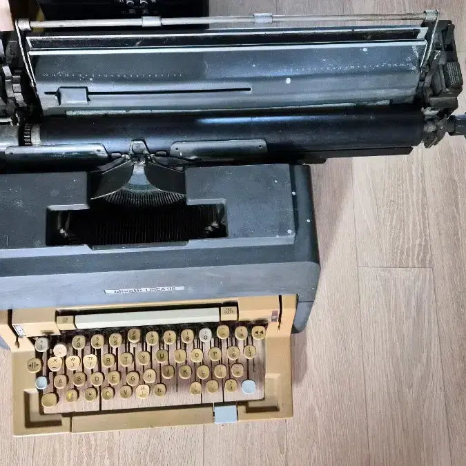 [BUNJANG] Olivetti Lettera 90 Typewriter / 이탈리아 올리베티 타자기