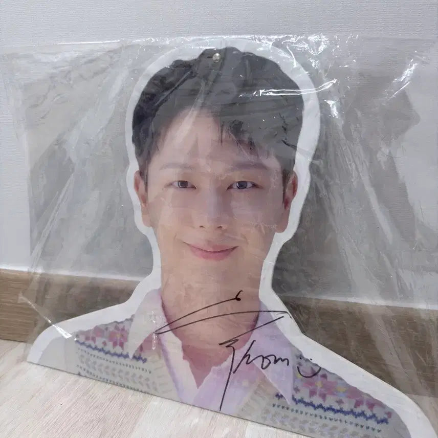 [BUNJANG] Yook Sung Jae 2025 Fancon Signed Photo Hanger / 2025 육성재 FANCON 사인 포토 행거