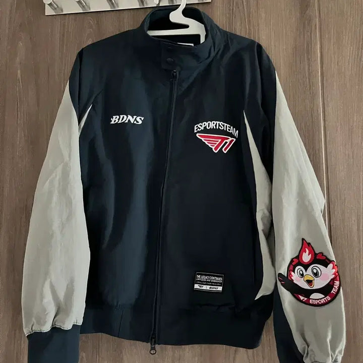 [BUNJANG] Badaners x T1 Collaboration Windbreaker Jacket / BDNS 빠더너스 티원 t1 바람막이 유니폼 점퍼
