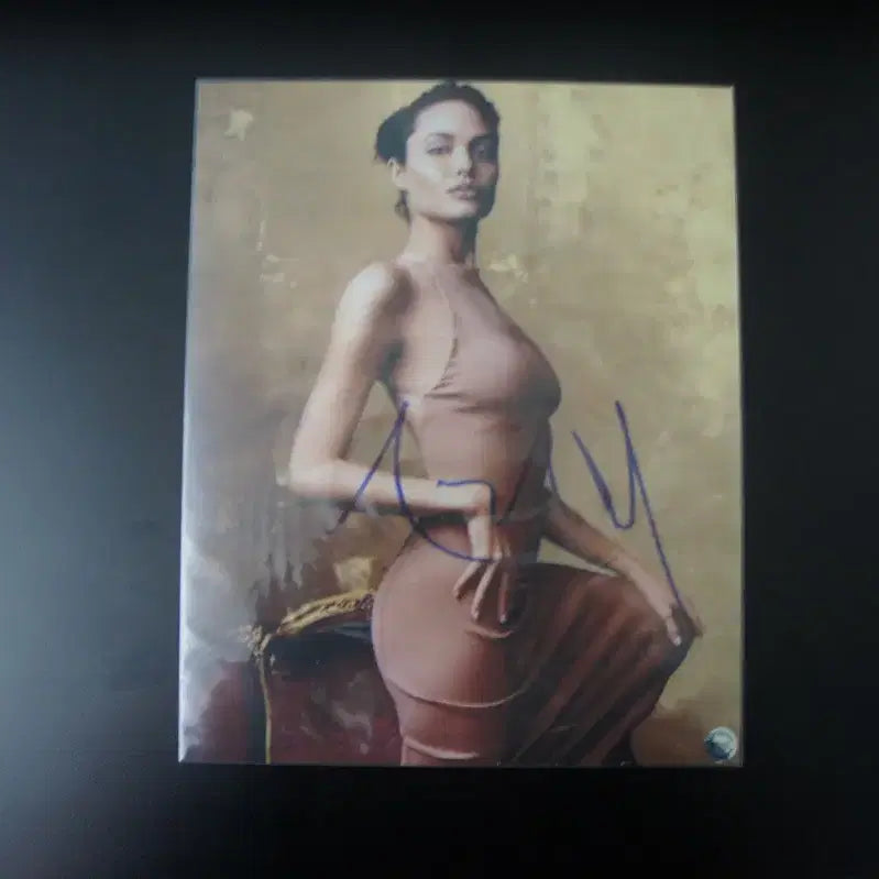 [BUNJANG] Angelina Jolie Autographed Hollywood Actor Poster with COA / 헐리웃 배우 안젤리나 졸리 친필사인COA포함
