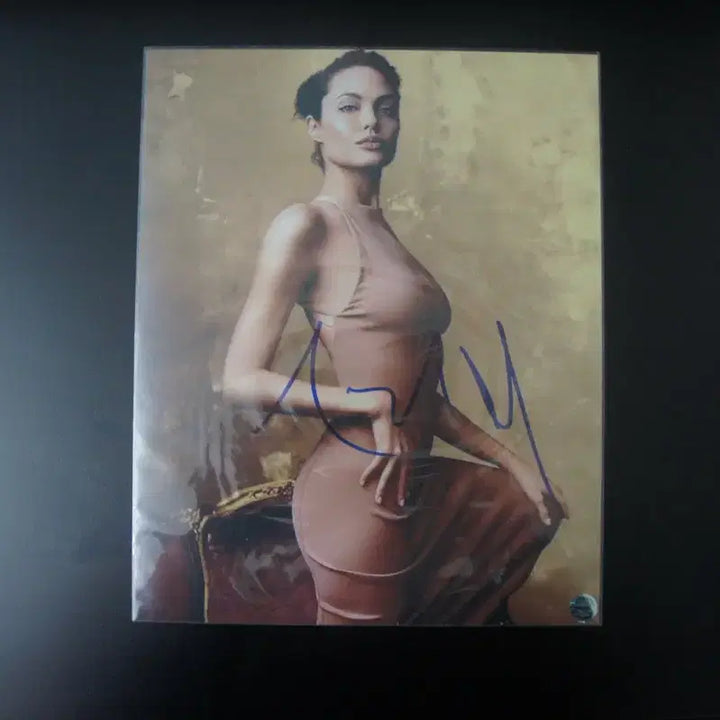 [BUNJANG] Angelina Jolie Autographed Hollywood Actor Poster with COA / 헐리웃 배우 안젤리나 졸리 친필사인COA포함